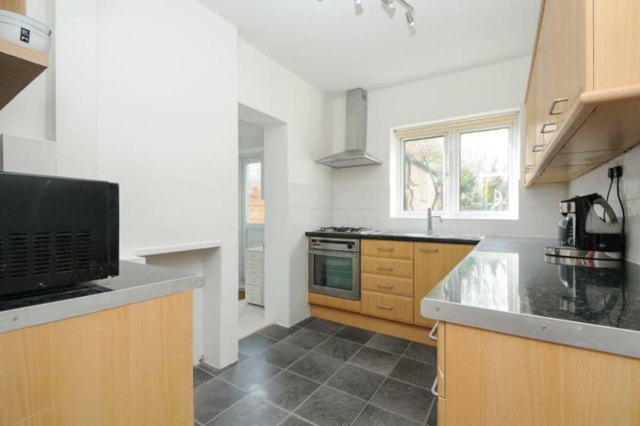 Oak Tree Villa London Exterior photo